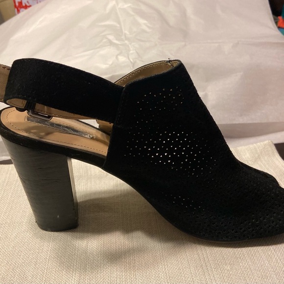 Tahari open beep toe shoes - Picture 6 of 16
